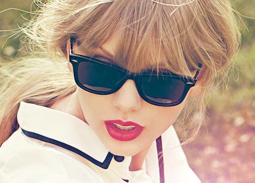 taylor-swift-sunglasses-oval-face-ray-ban-wayfarers