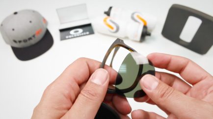 How to: Effortlessly Change Your Oakley Enduro Lenses