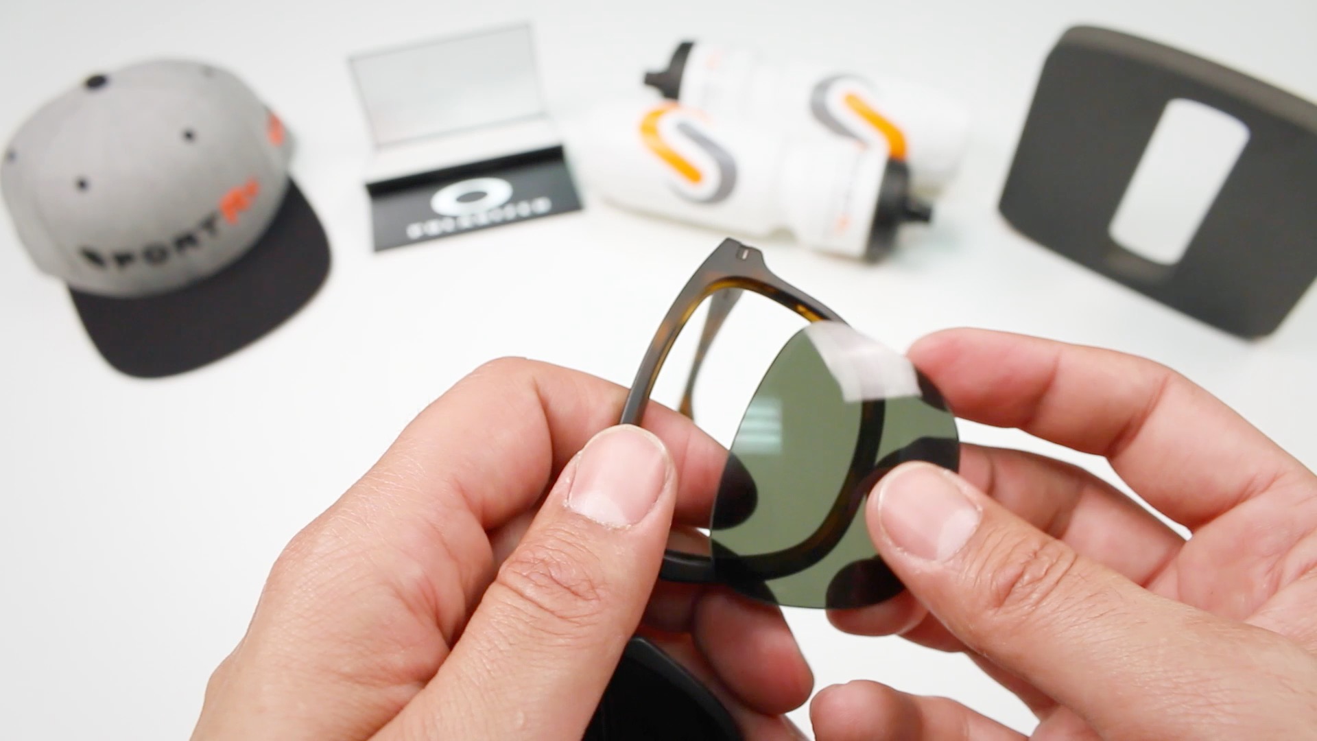 How to: Effortlessly Change Your Oakley Enduro Lenses