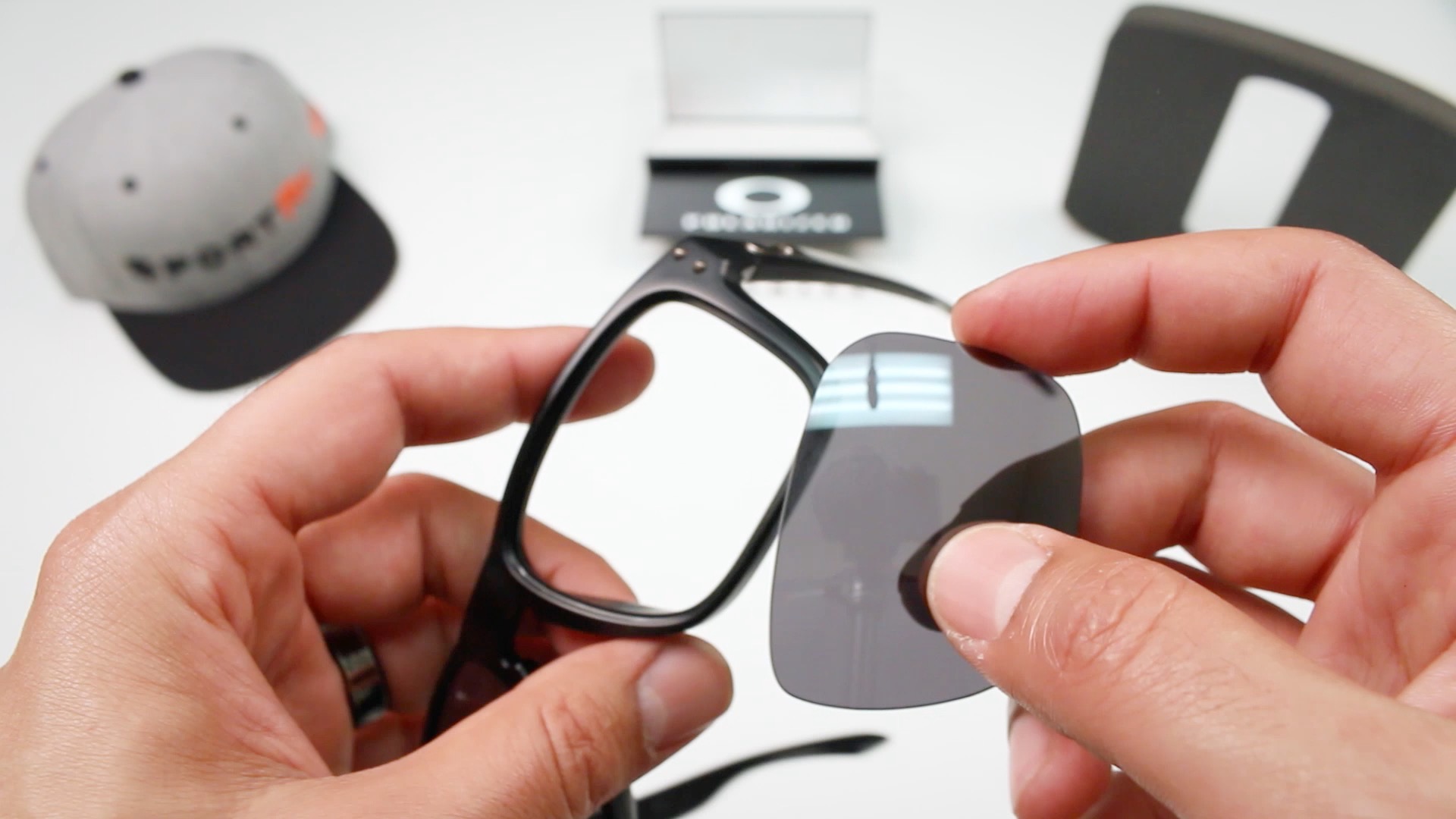 how to remove oakley holbrook lenses