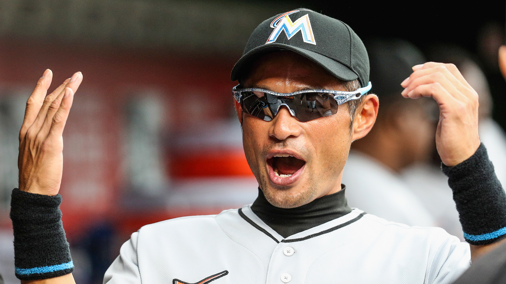 Ichiro Suzuki wearing, oakleys