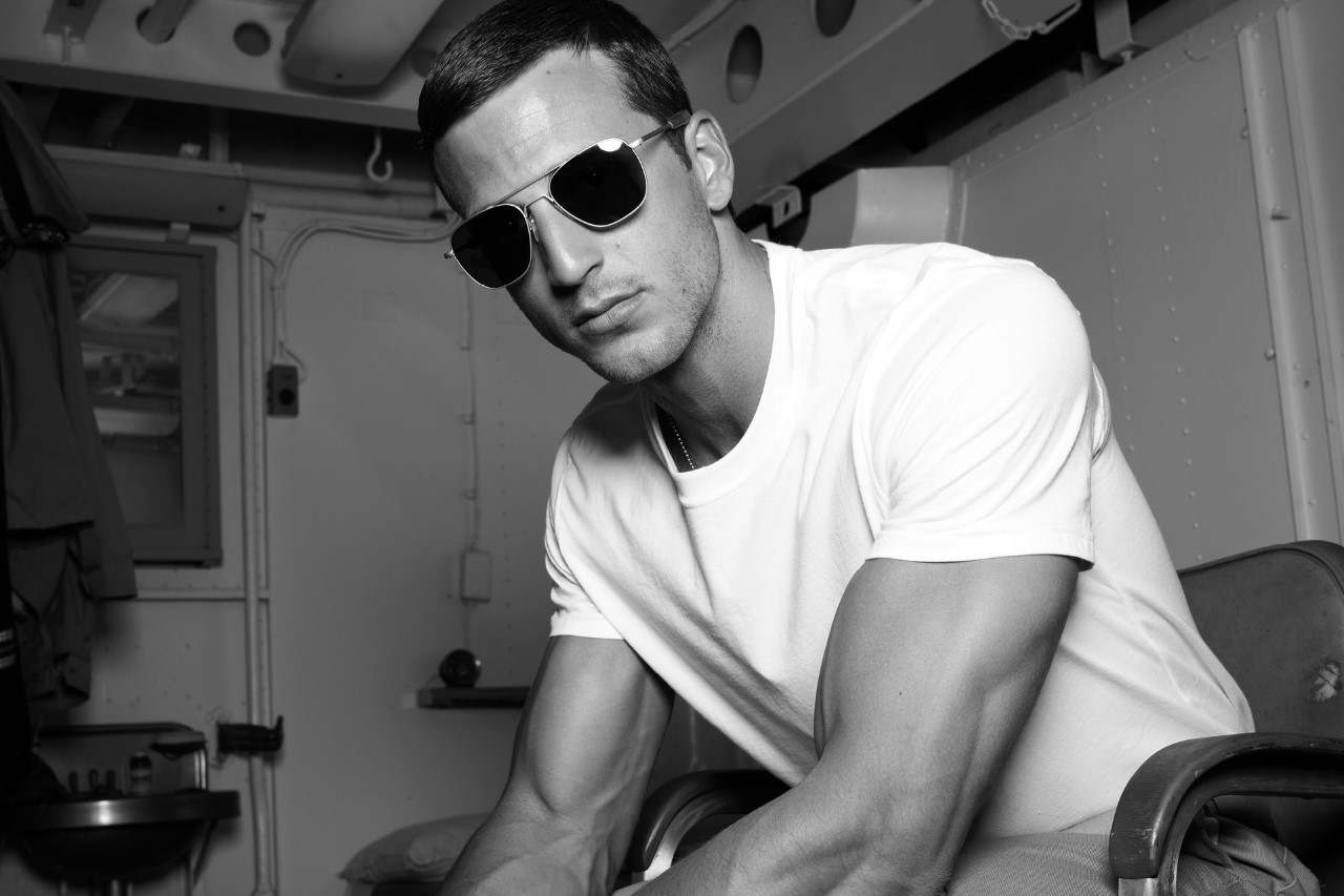 Pilot Sunglasses | 7 Pairs that Soar to New Heights