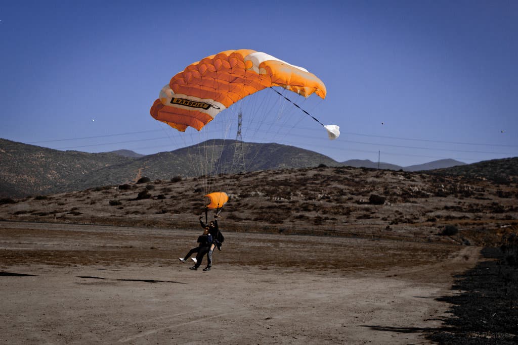 skydiving landing