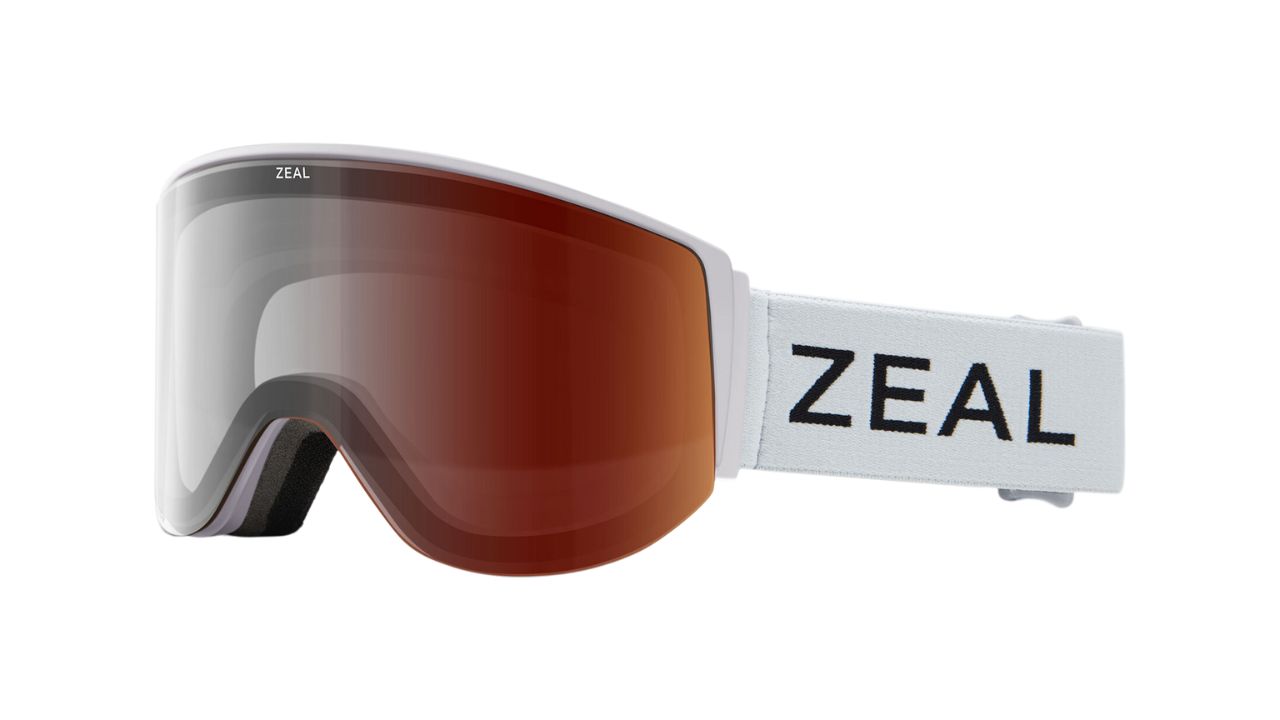 Zeal Beacon Goggle in Fog with Automatic+ GB lens