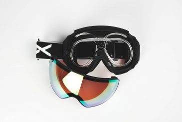 How to Install & Remove a Prescription Snow Goggle Insert into the Anon WM3