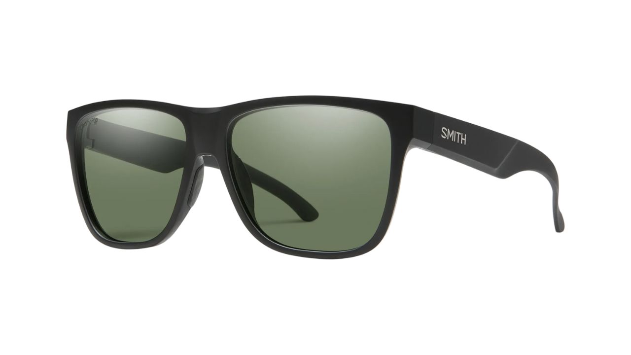 SMITH Lowdown XL 2 in Matte Black with Chromapop Polarized Grey Green Lenses